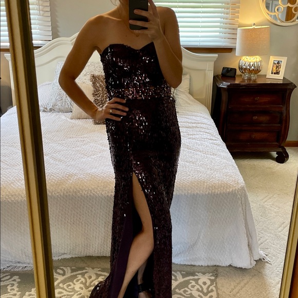 Stunning Purple Sequin Evening Prom Gown Strapless - Picture 2 of 6